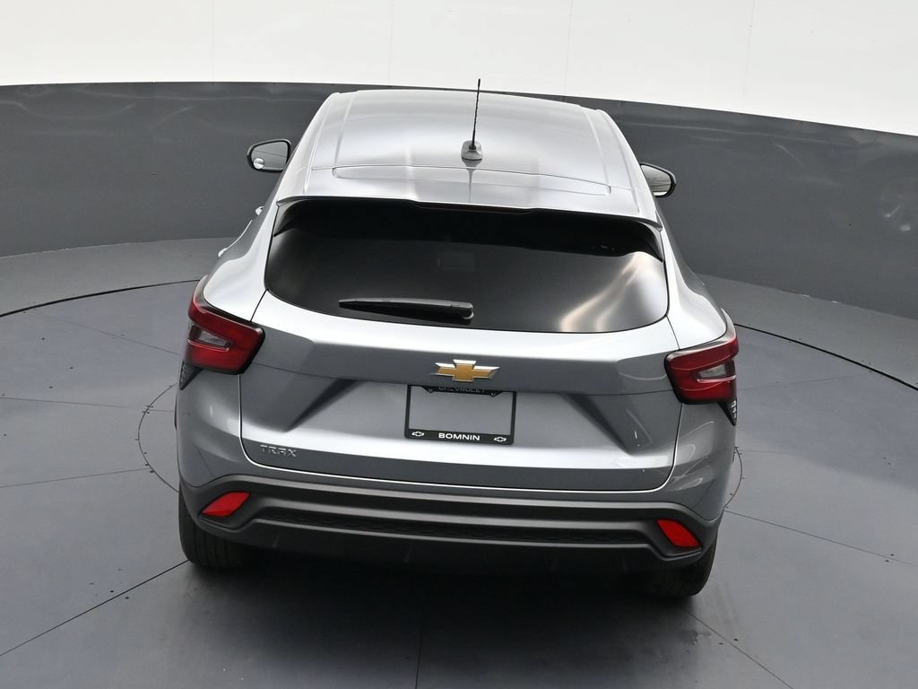Used 2025 Chevrolet Trax LS FWD image 15