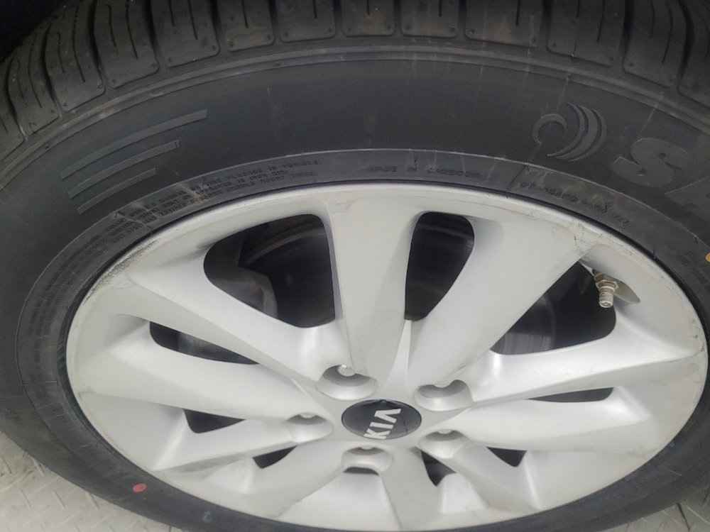 Used 2017 Kia Forte S image 31