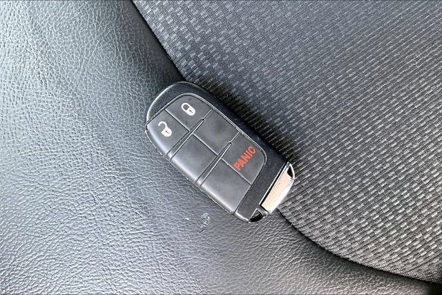 Used 2025 Jeep Compass Trailhawk AWD/4WD image 11