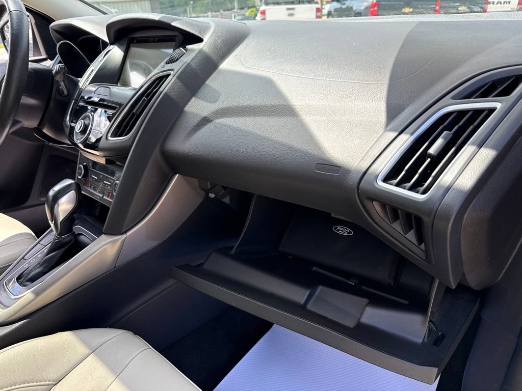 Used 2018 Ford Focus Titanium FWD image 38