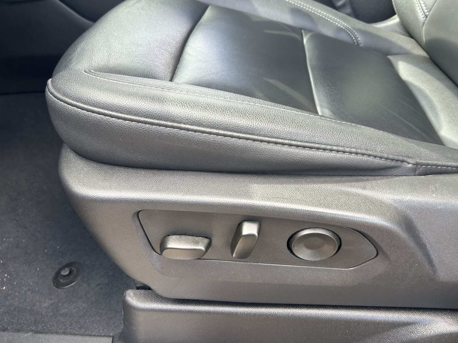Used 2025 Chevrolet Tahoe LT AWD/4WD image 15