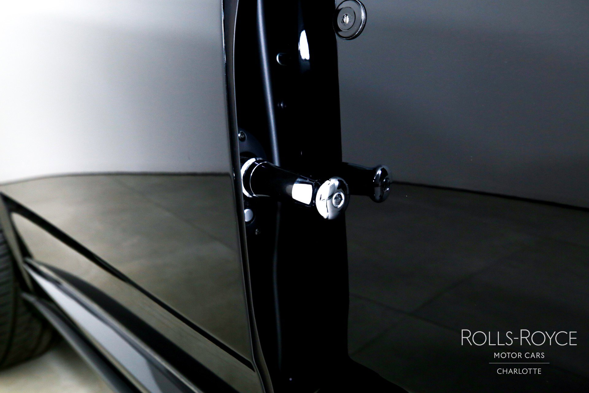 Certified 2022 Rolls-Royce Cullinan w/ Dark Exterior Package image 29