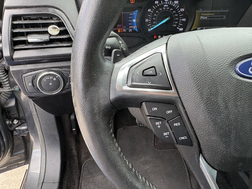 Used 2018 Ford Fusion SE w/ Equipment Group 201A FWD image 16