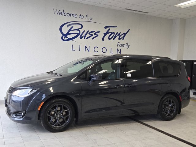 Used 2019 Chrysler Pacifica Touring-L Plus w/ S Appearance Package FWD image 1