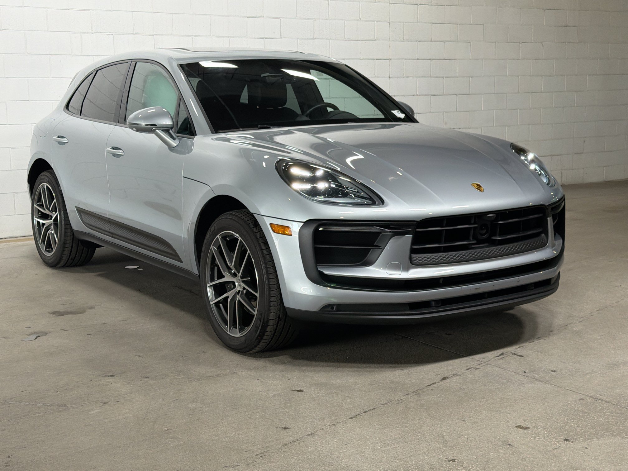 Certified 2026 Porsche Macan AWD/4WD image 6