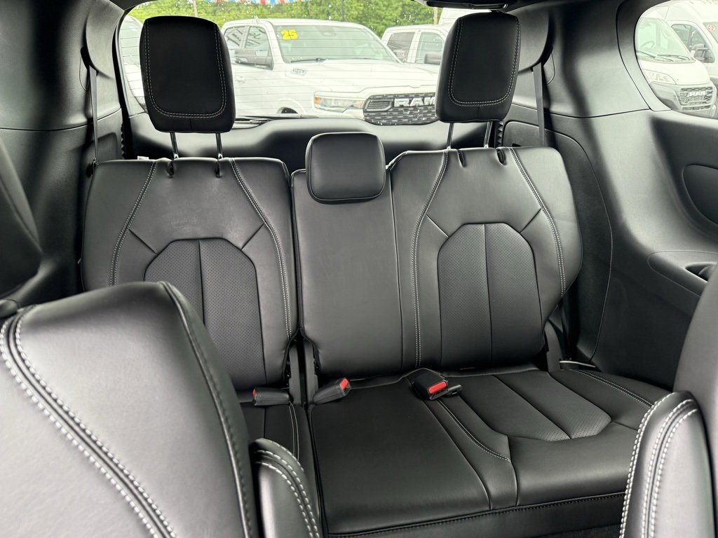 New 2026 Chrysler Pacifica Select image 38