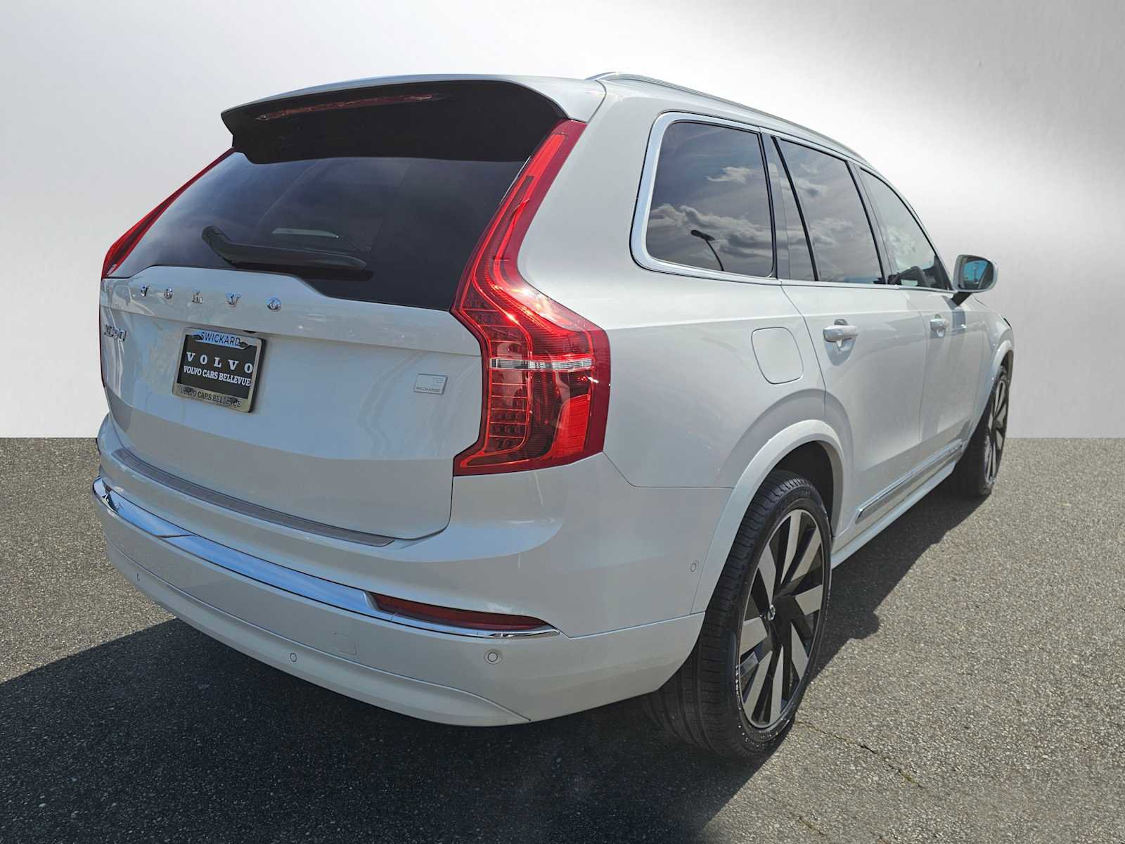 Used 2023 Volvo XC90 T8 Ultimate w/ Protection Package Premier image 3