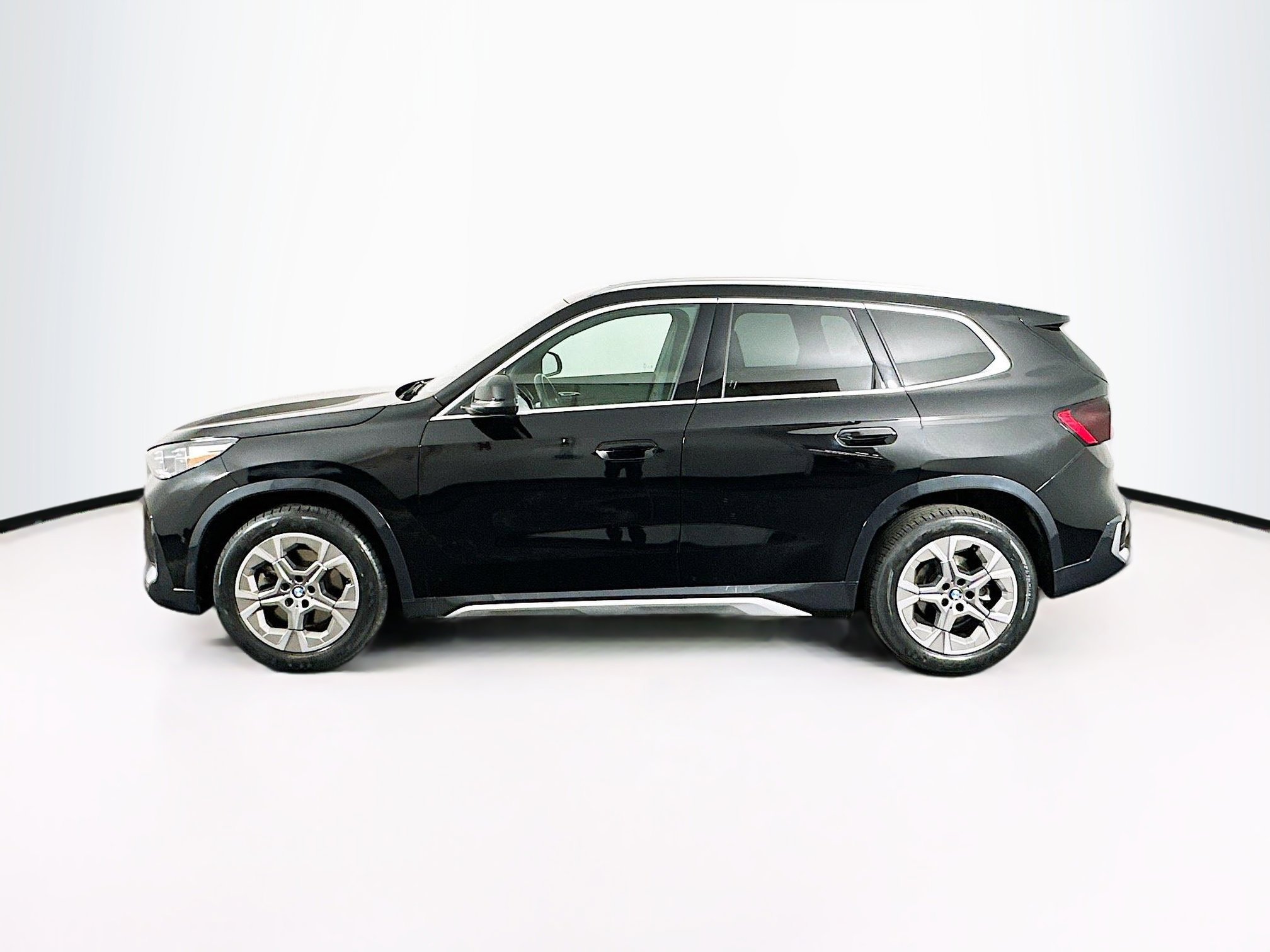 Used 2025 BMW X1 xDrive28i image 4