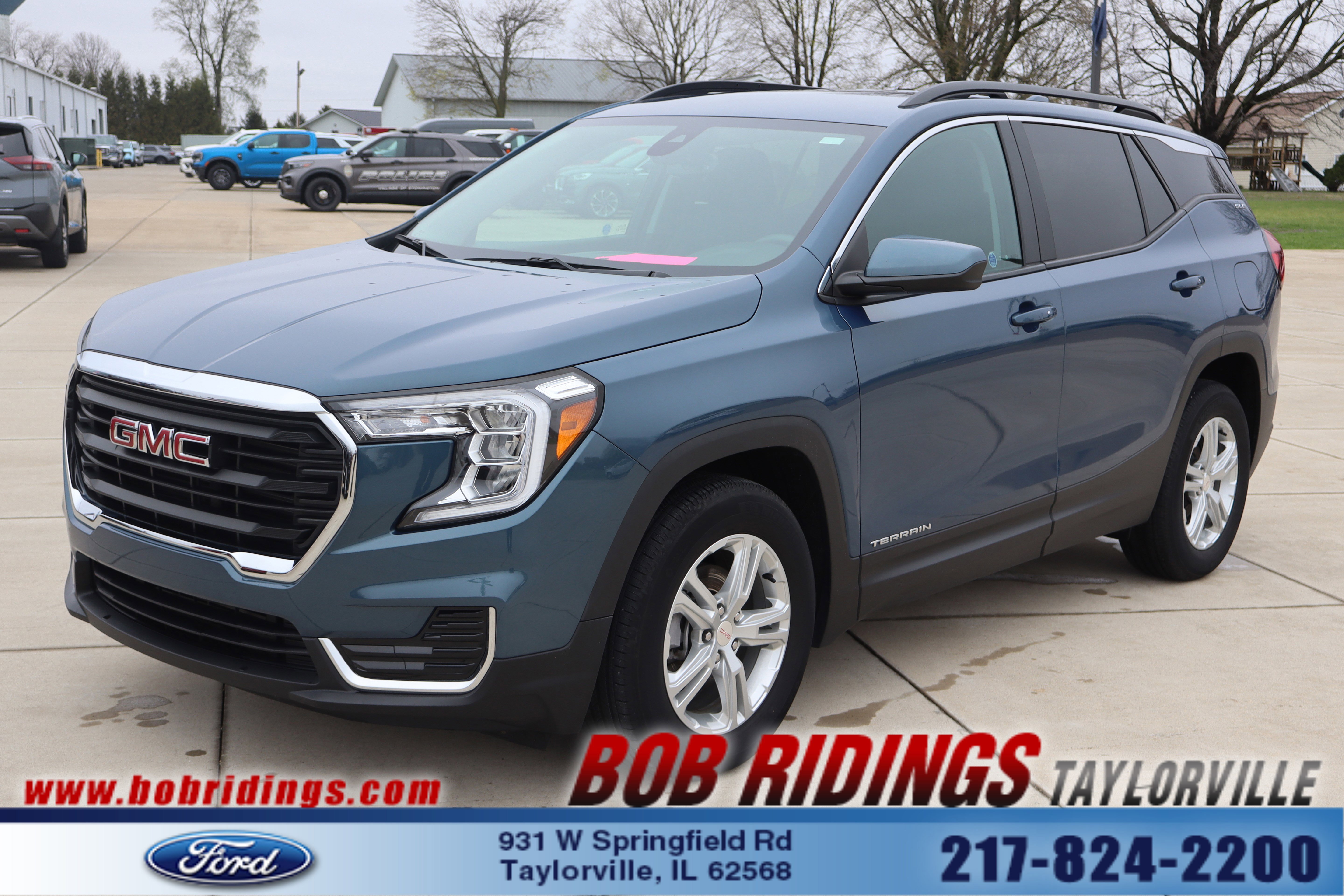 Used 2024 GMC Terrain SLE w/ Driver Convenience Package image 1