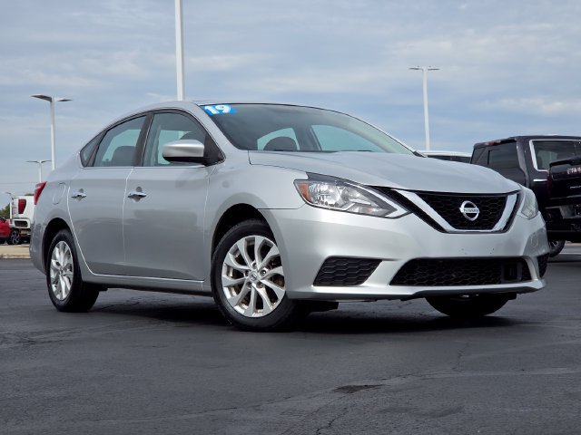 Used 2019 Nissan Sentra SV FWD image 2