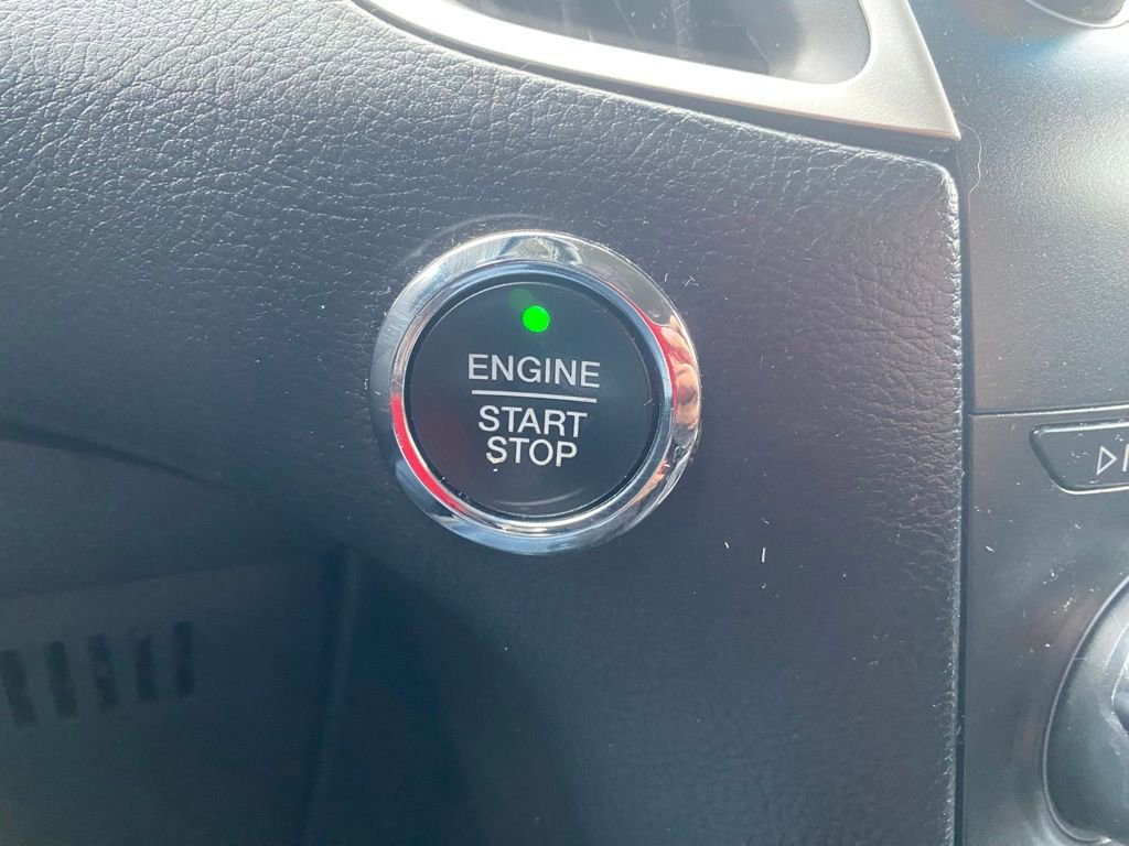 Used 2015 Ford Edge SEL image 25