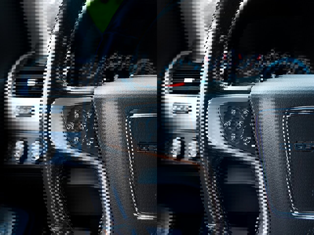 Used 2018 GMC Yukon Denali w/ Denali Ultimate Package image 32