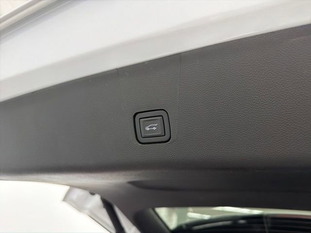 Used 2023 Chevrolet Traverse Premier w/ LPO, Floor Liner Package image 31