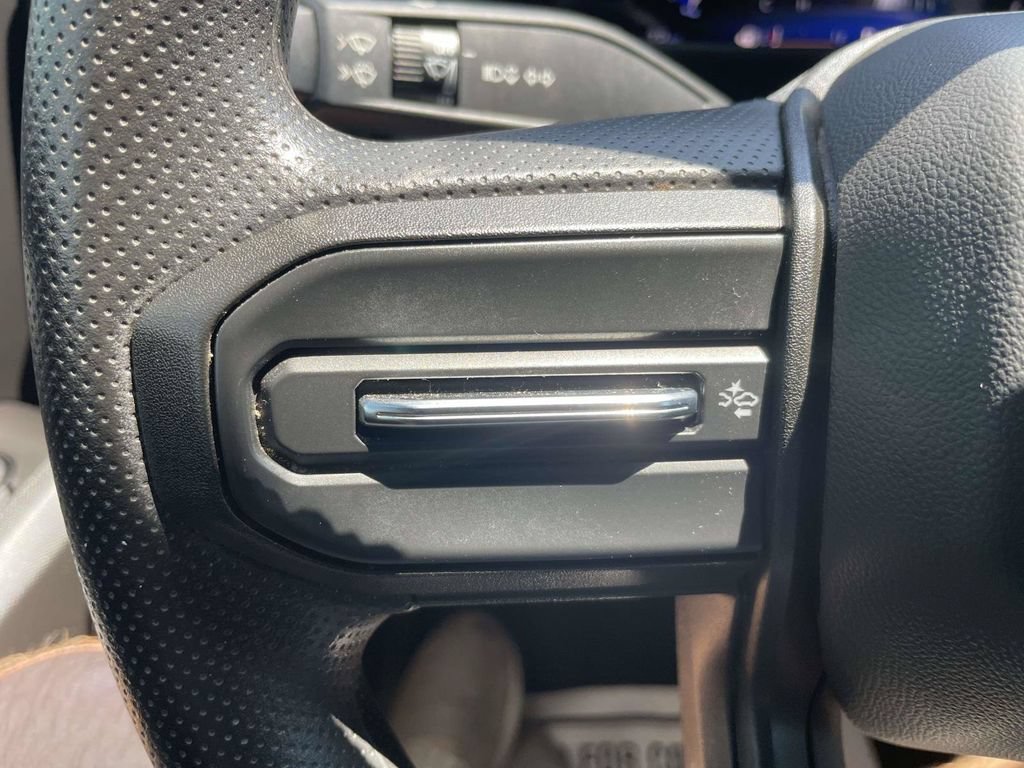 Used 2024 Chevrolet Colorado W/T RWD image 25