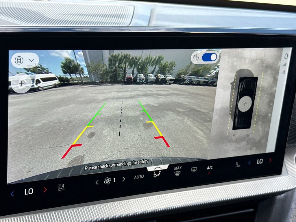 Certified 2025 Ford Explorer Platinum image 21