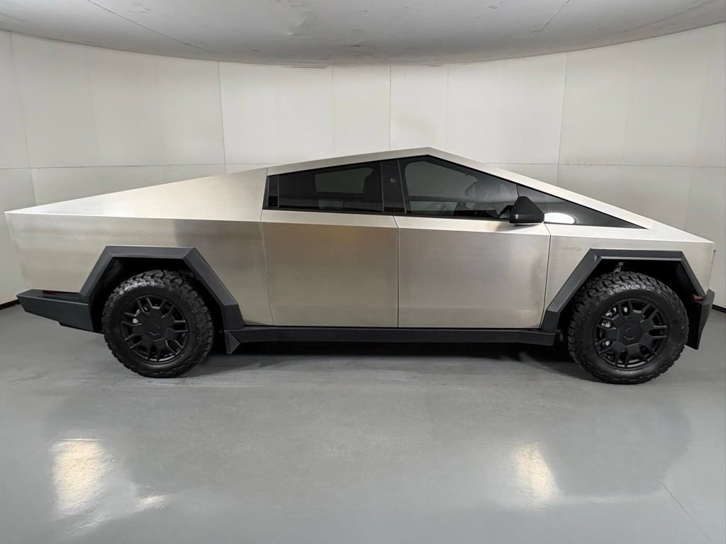 Used 2024 Tesla Cybertruck AWD Crew Cab image 9