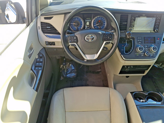 Used 2018 Toyota Sienna XLE w/ XLE Navigation Package image 13