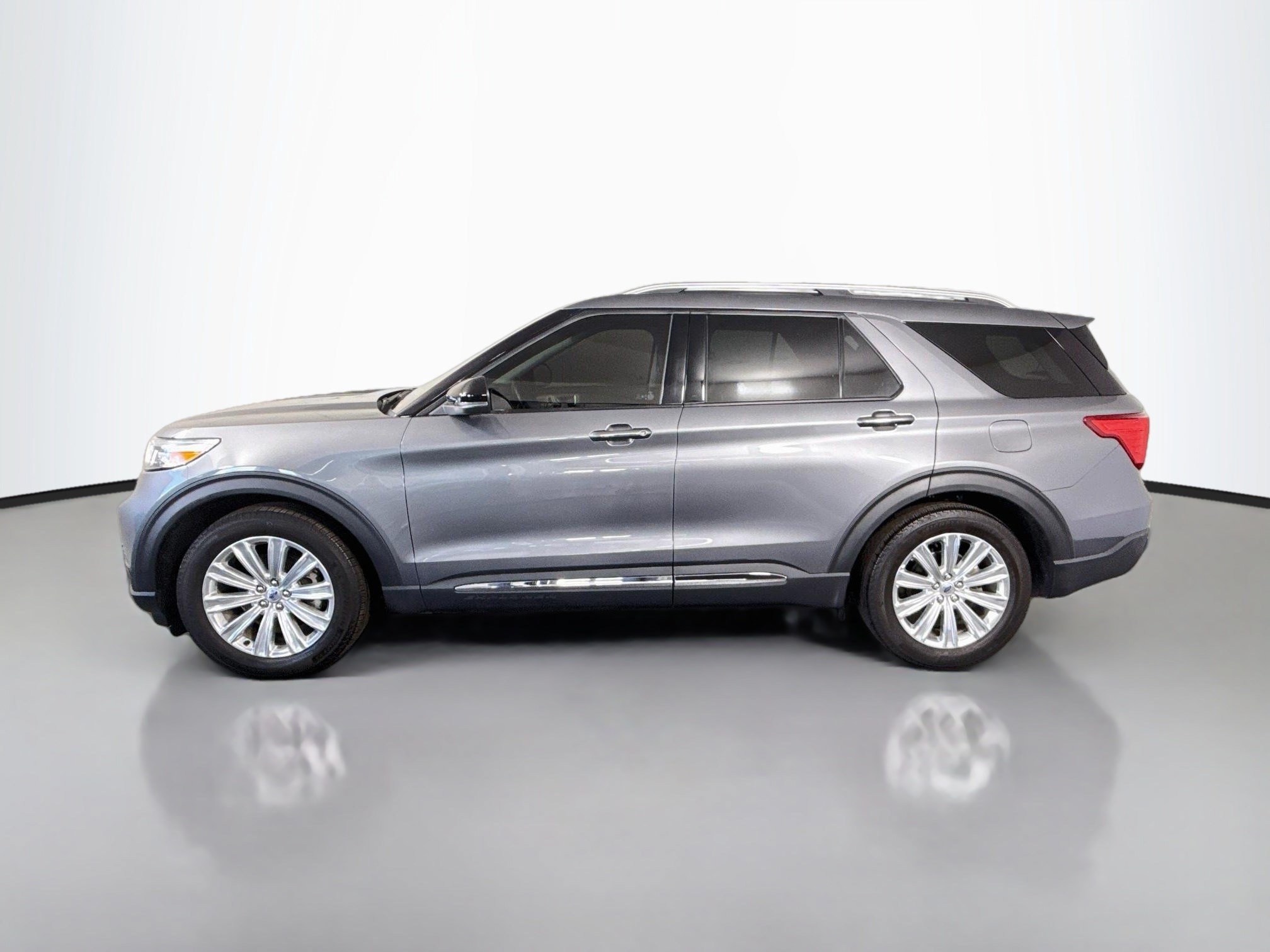 Used 2024 Ford Explorer Limited w/ Limited Technology Package RWD image 6
