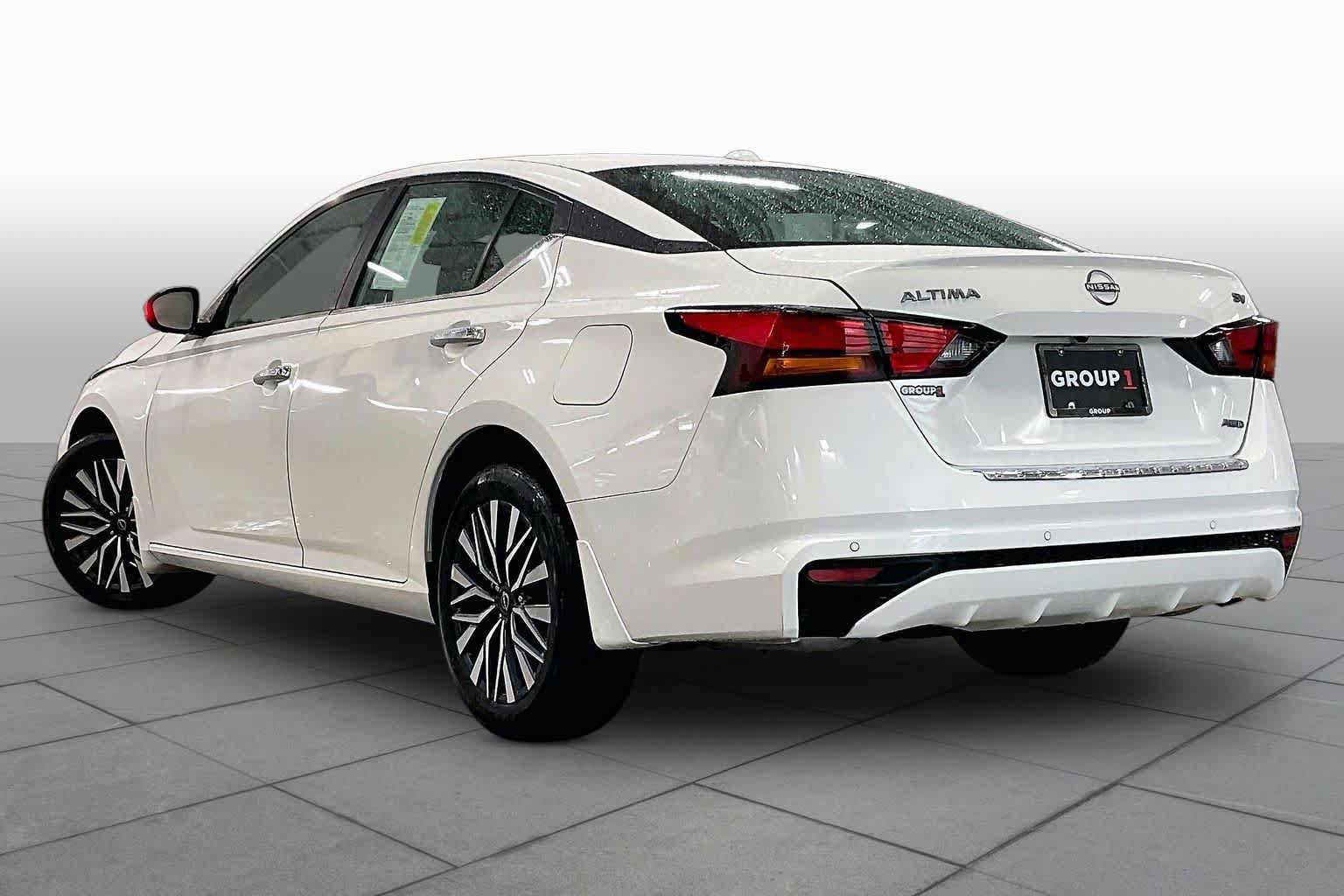 Used 2023 Nissan Altima 2.5 SV AWD/4WD image 12