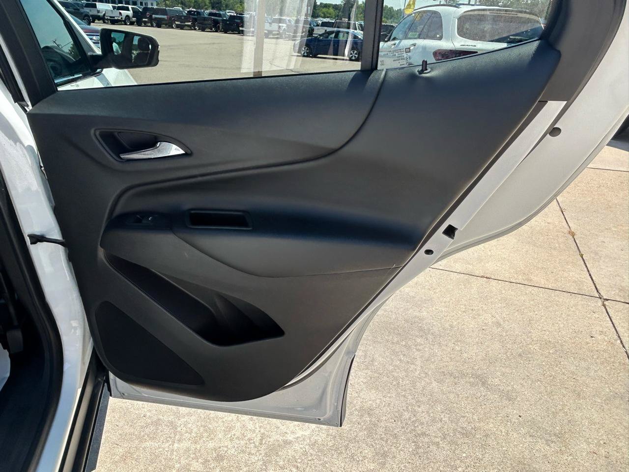 Used 2019 Chevrolet Equinox LT w/ Driver Convenience Package FWD image 14