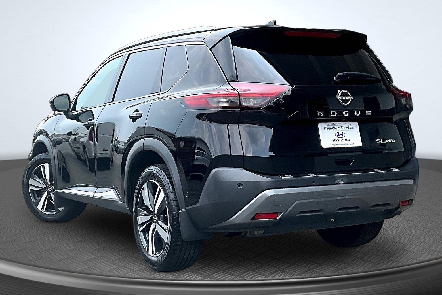 Used 2023 Nissan Rogue SL w/ SL Premium Package AWD/4WD image 3