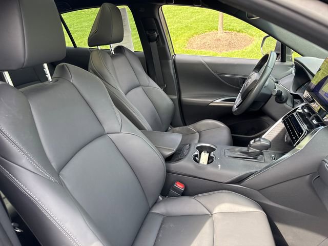 Used 2023 Toyota Venza Nightshade image 13