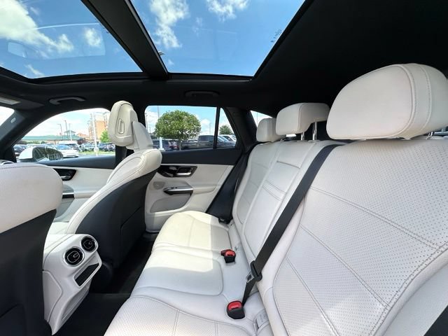 Used 2025 Mercedes-Benz GLC 350e 4MATIC image 25