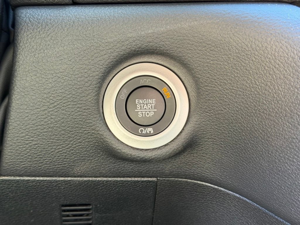 New 2026 Chrysler Pacifica Select FWD image 25