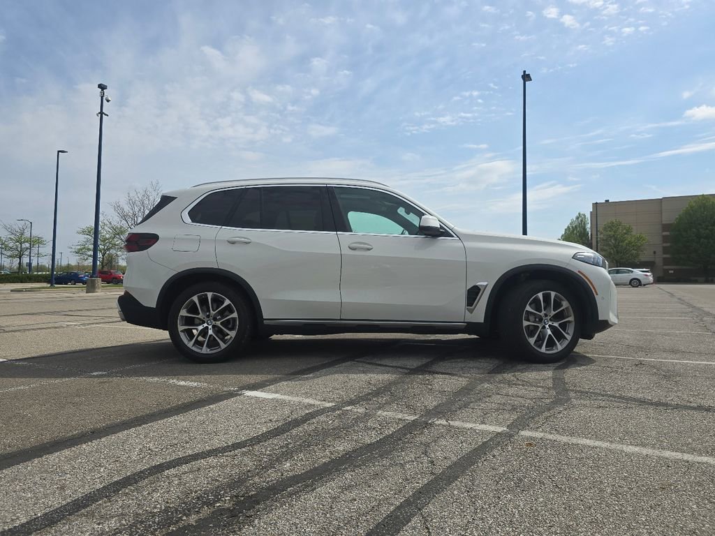 Used 2024 BMW X5 xDrive40i w/ Premium Package AWD/4WD image 8