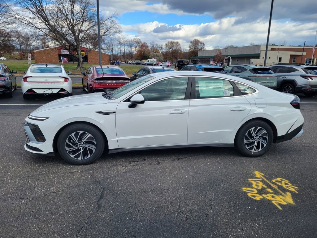 New 2026 Hyundai Sonata Blue FWD image 8