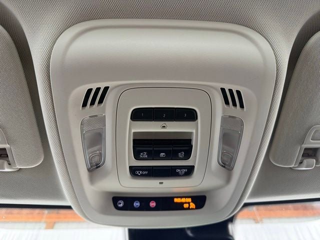 Used 2023 Buick Envision Avenir AWD/4WD image 19