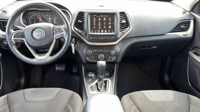 Used 2016 Jeep Cherokee Latitude w/ Cold Weather Group AWD/4WD image 20