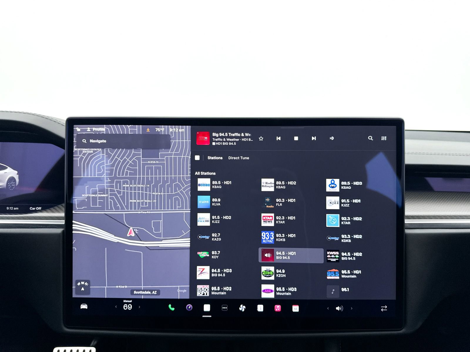 Used 2021 Tesla Model S Plaid image 22