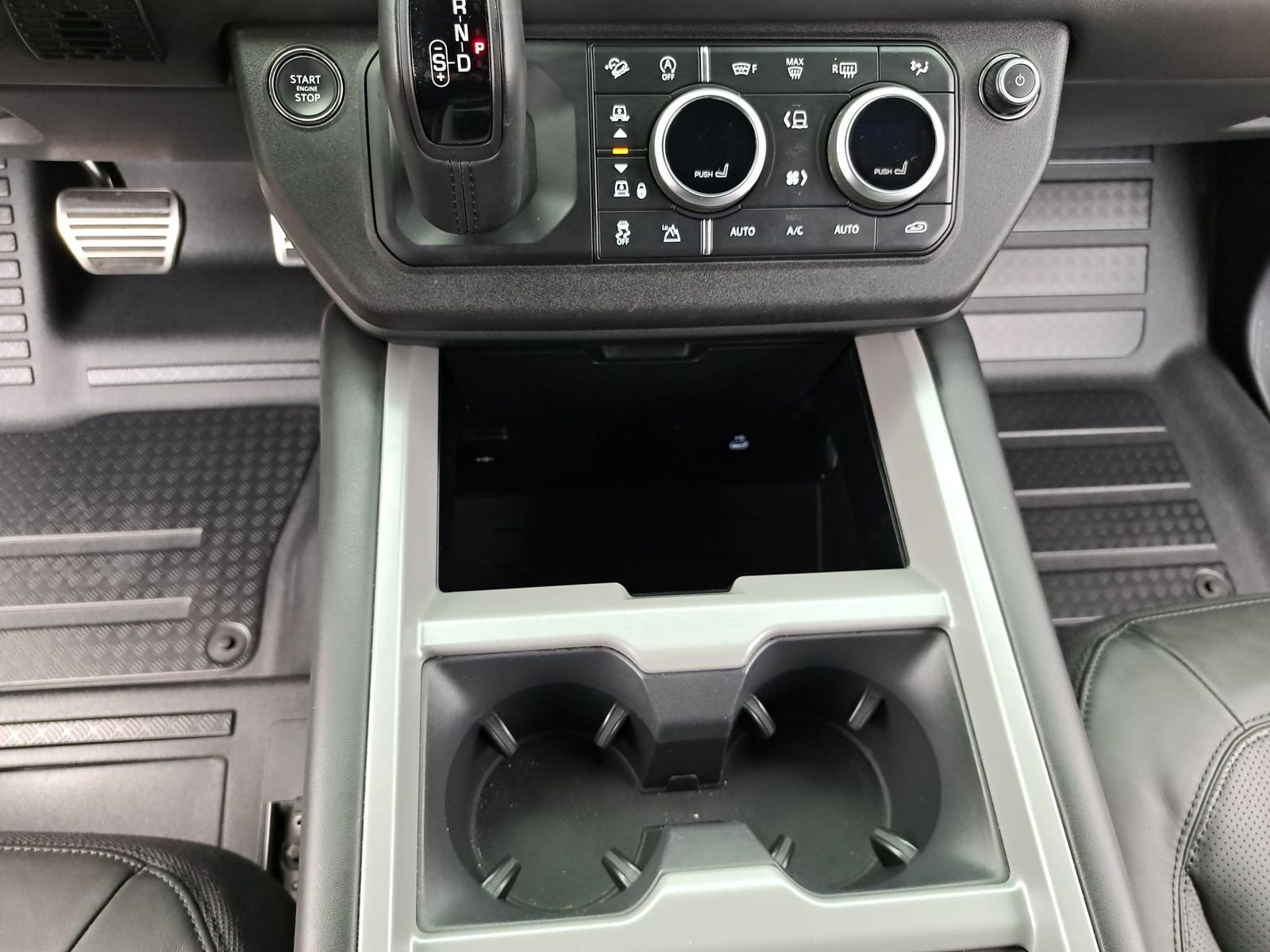 Used 2025 Land Rover Defender 110 V8 image 21