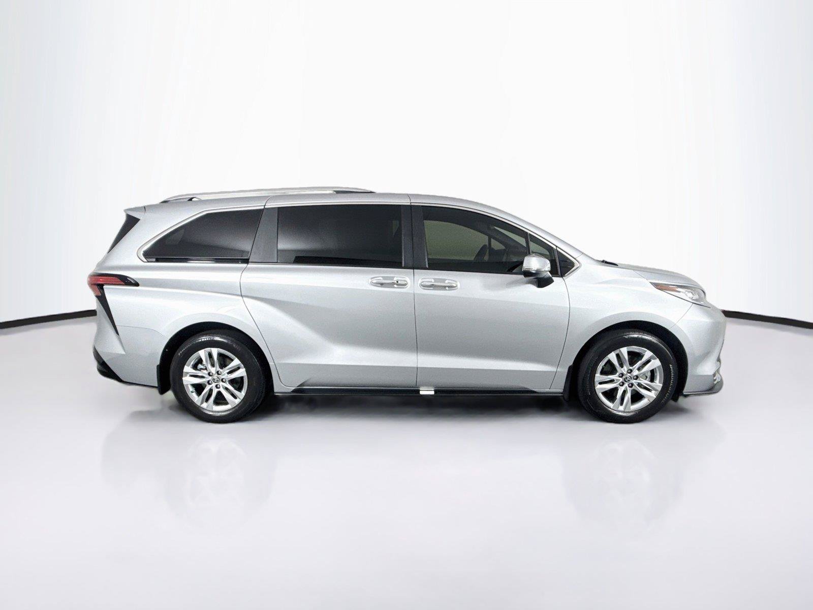 Certified 2025 Toyota Sienna Limited FWD image 11