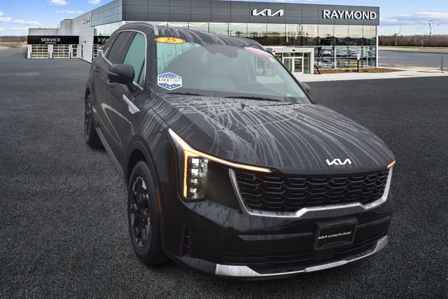Used 2025 Kia Sorento S image 10