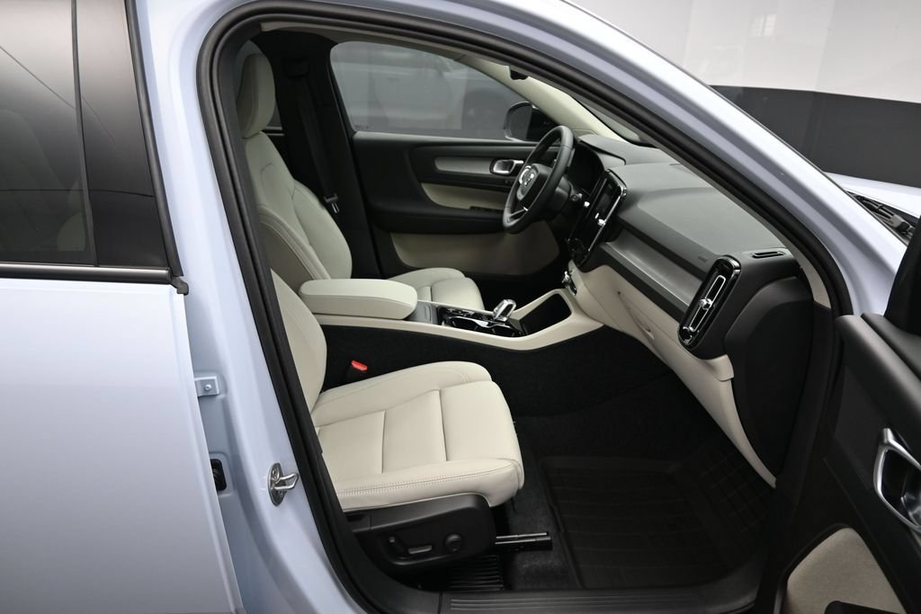New 2026 Volvo XC40 B5 Plus w/ Protection Package Premier AWD/4WD image 21