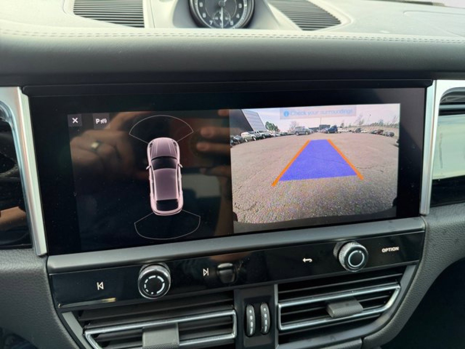 Used 2023 Porsche Macan w/ Premium Package Plus image 17