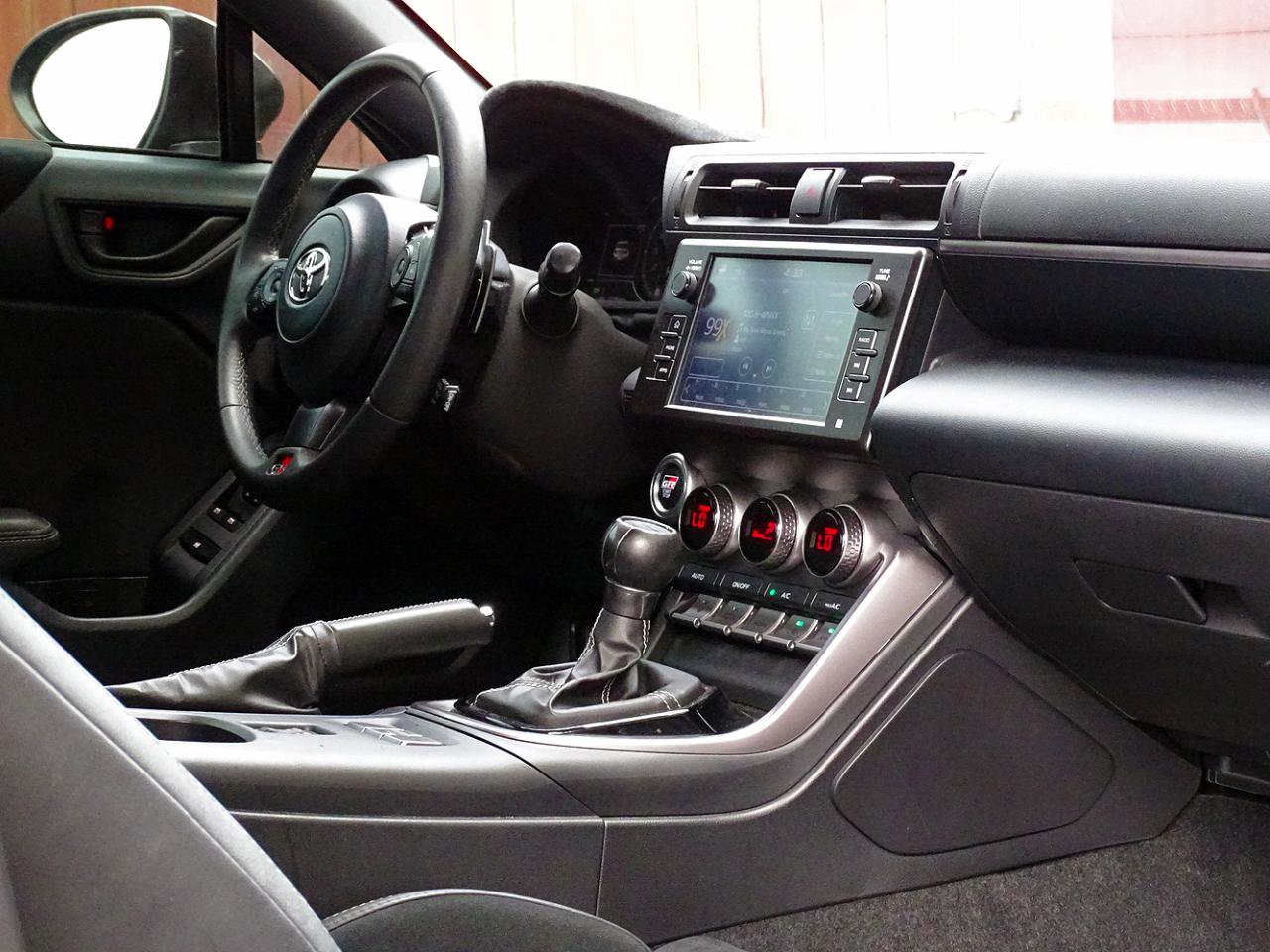 Used 2025 Toyota GR86 Premium w/ ALL Weather Mat Package (TMS) RWD image 32