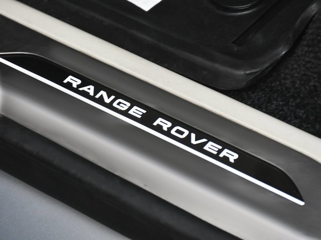 Used 2025 Land Rover Range Rover SE AWD/4WD image 13
