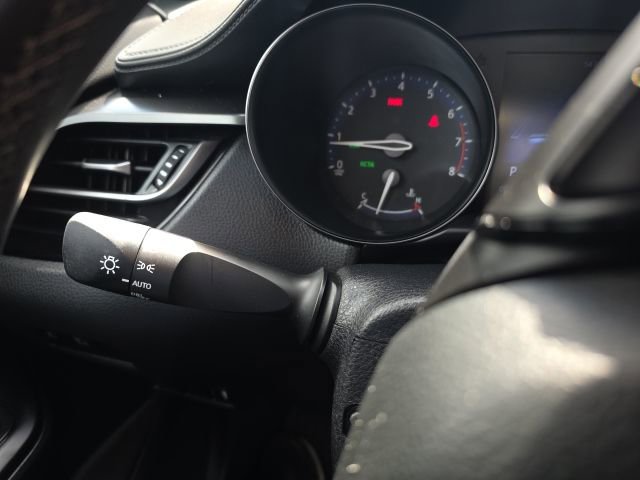 Used 2018 Toyota C-HR XLE image 14