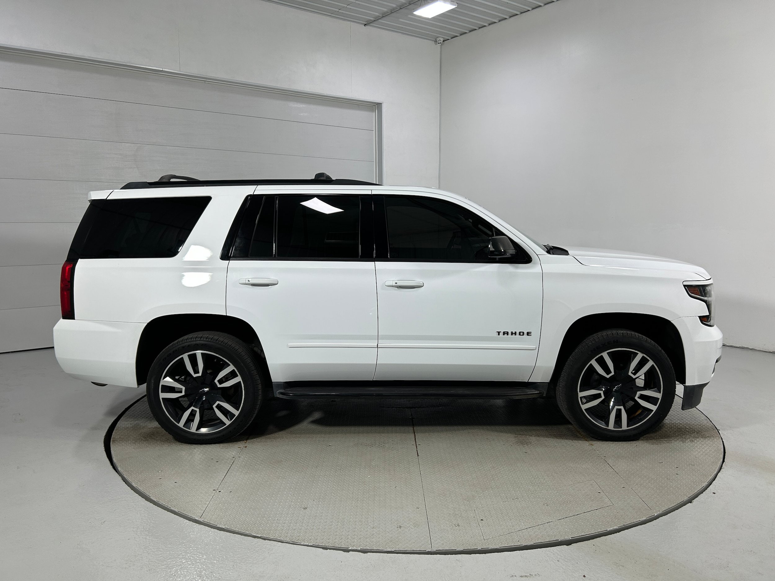 Used 2018 Chevrolet Tahoe Premier AWD/4WD image 42