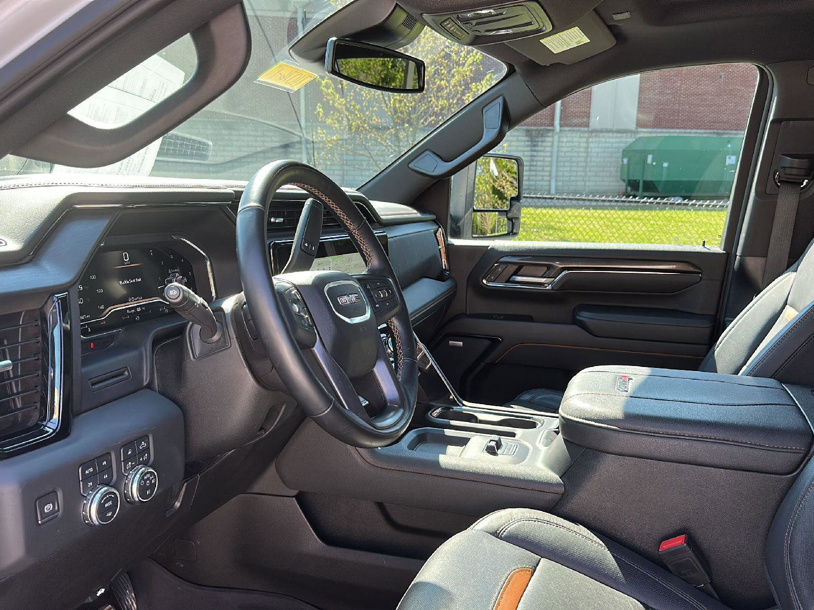 Used 2024 GMC Sierra 2500 AT4 image 10