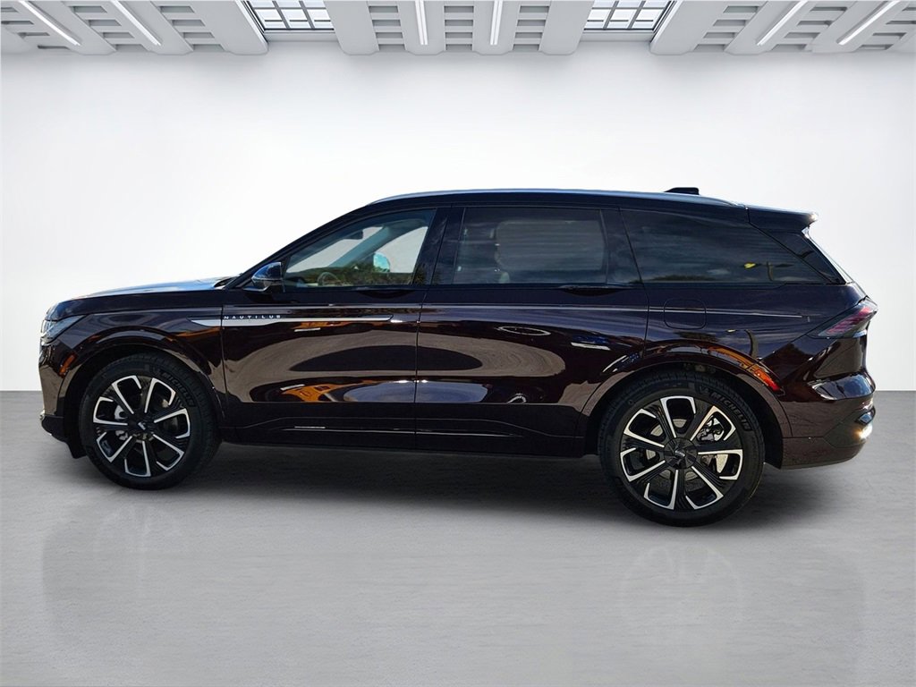 Used 2025 Lincoln Nautilus Reserve image 8