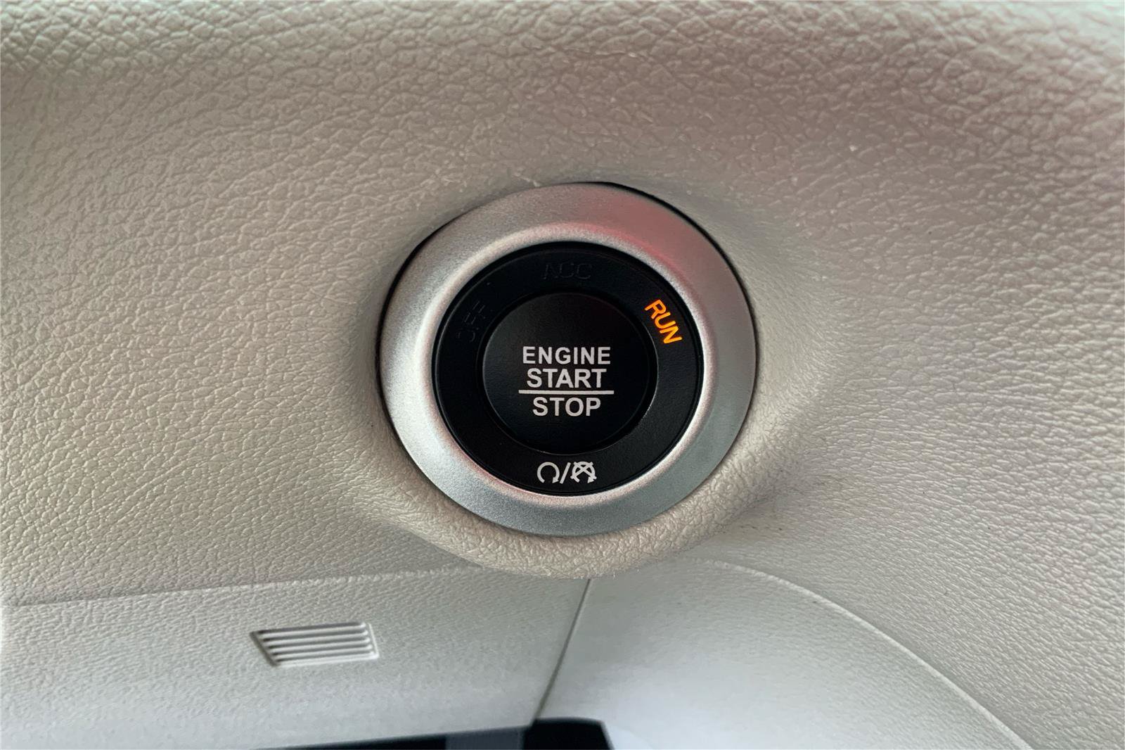 Used 2024 Chrysler Pacifica Touring-L FWD image 35