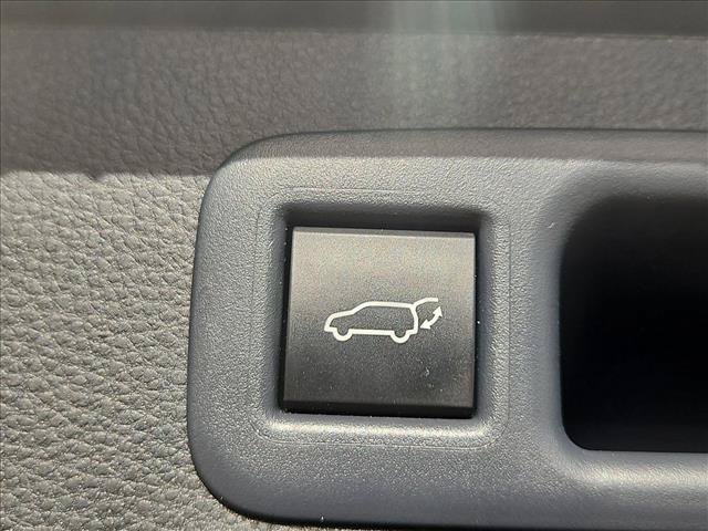 Used 2025 Toyota Highlander XLE FWD image 7