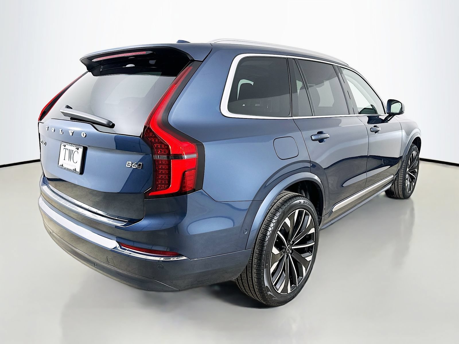 New 2026 Volvo XC90 B6 Ultra w/ Protection Package Premier AWD/4WD image 5