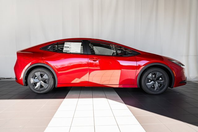New 2026 Toyota Prius SE image 3