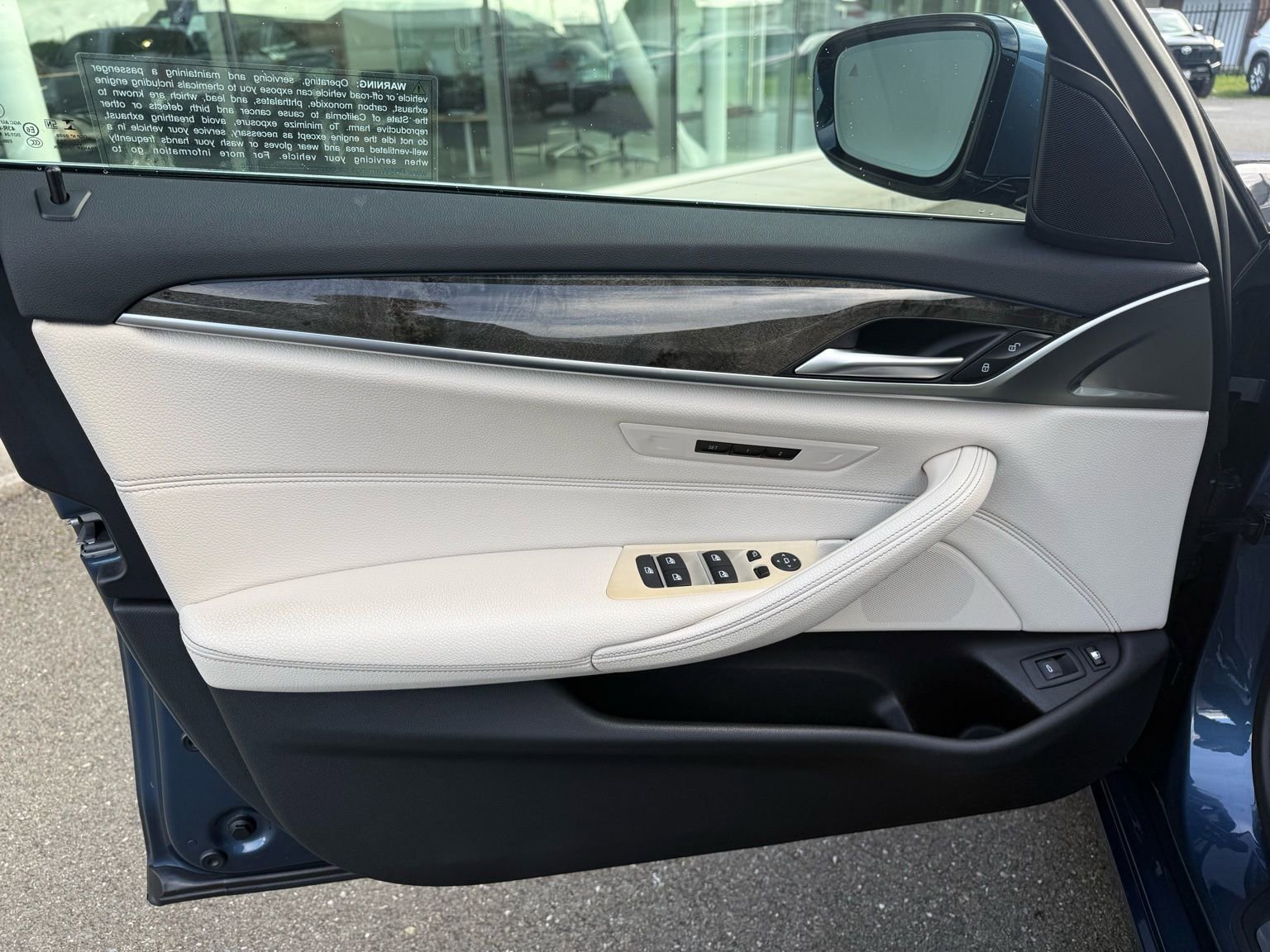 Used 2023 BMW 530e w/ Convenience Package image 12
