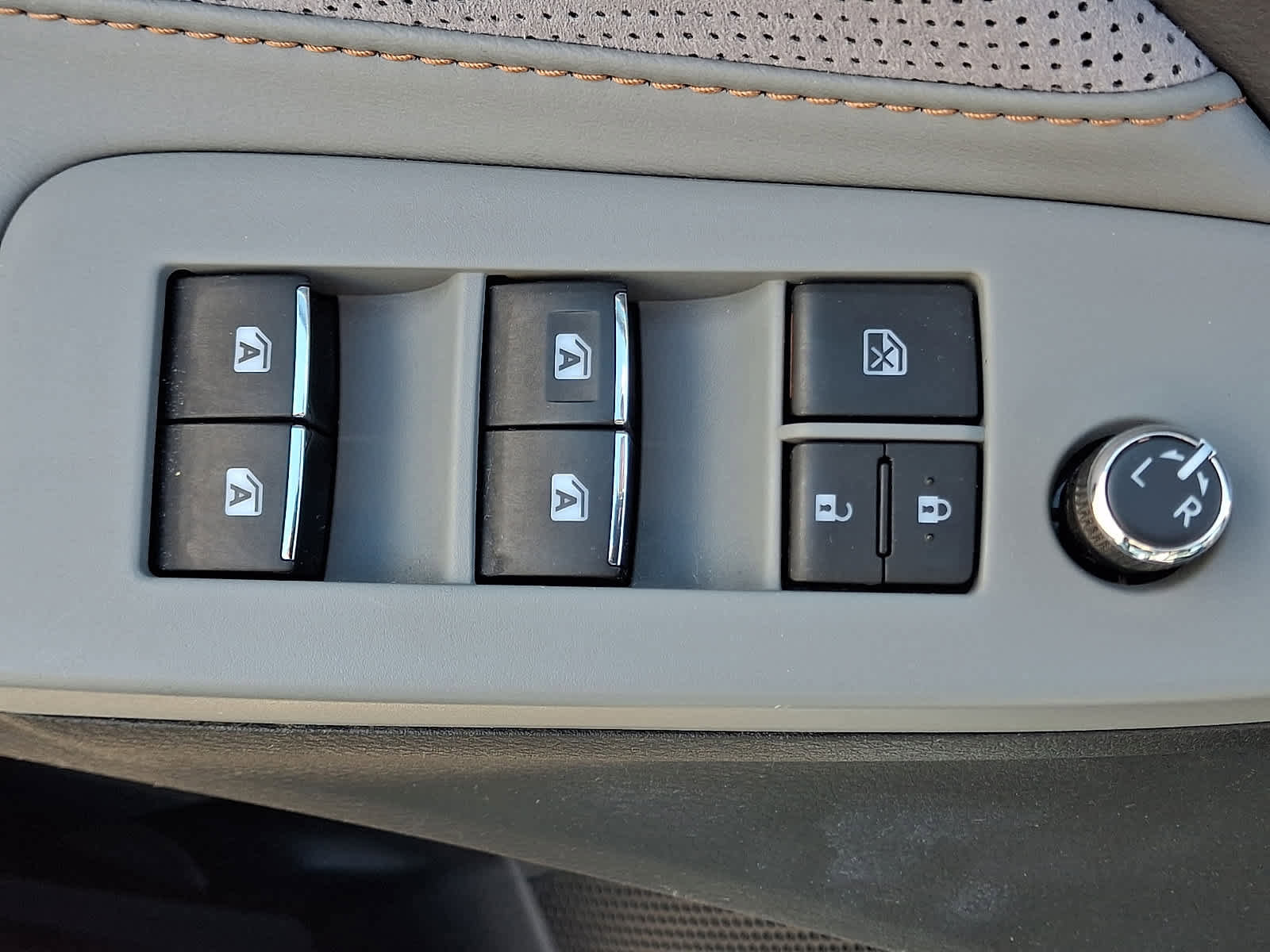 Certified 2019 Toyota Avalon XSE w/ All Weather Liner Package image 28